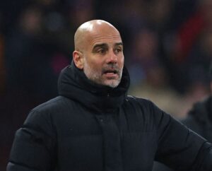 Guardiola iført sort jakke