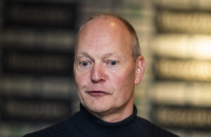 Niels Frederiksen iført sort trøje