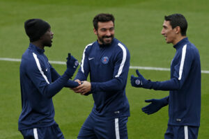 Ezequiel Lavezzi er angiveligt blevet stukket ned.