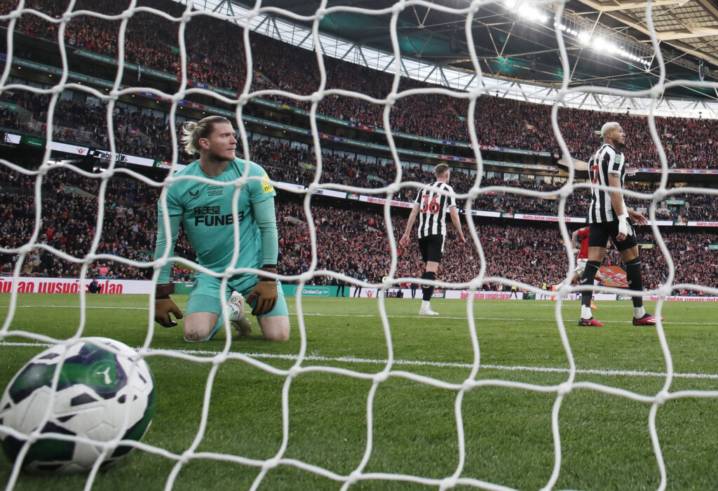 Loris Karius efter at have lukket et mål ind for Newcastle i Carabao Cup-finalen med Manchester United.