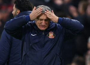 Sunderland fyrer cheftræner Tony Mowbray