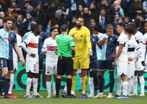 Gianluigi Donnarumma fik direkte rødt kort efter ti minutter.
