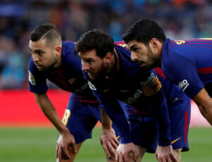 Messi. Alba og Suarez iført Barcelona-tøj