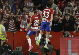 Bryan Zaragoza jubler med sin holdkammerat