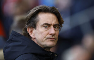 Thomas Frank kigger skeptisk ud