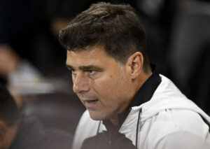 Chelsea-træner Mauricio Pochettino åbner op for muligheden for, at stjerneangriber kan få debut for klubben meget snart.