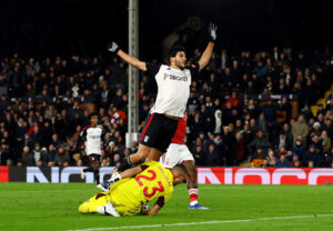 Raul Jimenez scorer mod Notthingham Forrest i Premier League.