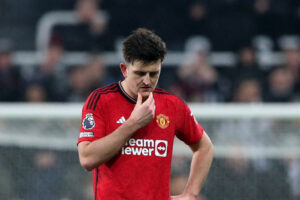 Maguire med hænderne i hovedet