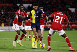 Phillip Billing blev hyldet under kampen mellem Luton og Newcastle, efter hans heroiske indgreb, da Tom Lockyer kollapsede.