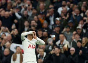 Heung-min Son fejrer sin scoring mod Everton i Premier League.