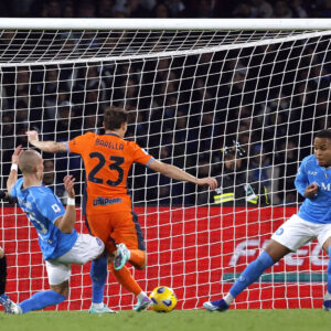 Nicolo Barella scorer til 2-0 for Inter mod Napoli