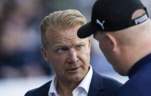 Søren Pedersen stirrer ind på Rasmus Berthelsen