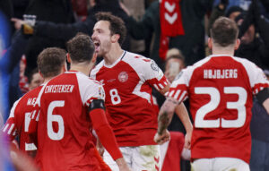 Thomas Delaney fejrer sit mål mod Slovenien for Danmark i EM-kvalifikationen.