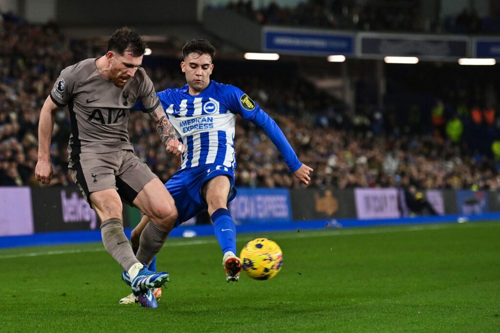 Rygterne om Pierre-Emile Højbjergs skifte til Juventus har fået ny næring, da Tottenham nu angiveligt er klar til at leje danskeren ud