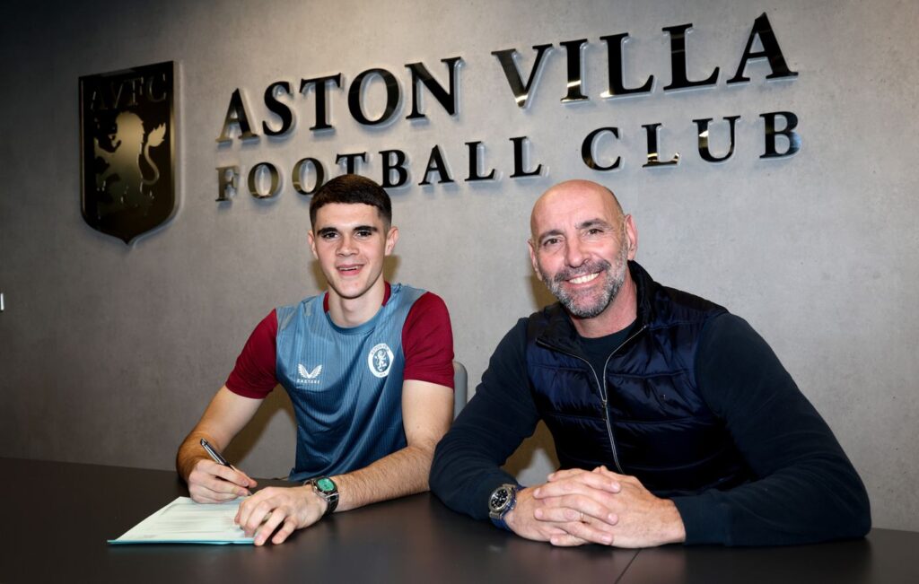 Kosta Nedeljkovic skriver under på kontrakten for Aston Villa