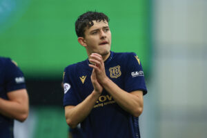 Liverpool hiver Owen Beck hjem fra Dundee.