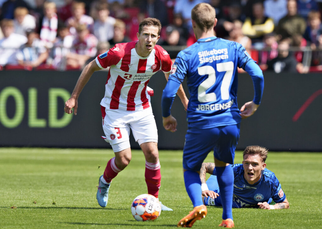 AaB's Jakob Ahlmann i superligakampen mellem AaB og Silkeborg IF på Aalborg Portland Park.