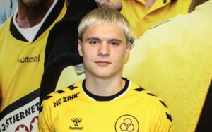 Hjalte Toftegaard i den gule AC Horsens trøje