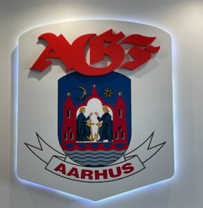 AGF logo i klubhuset på Fredensvang