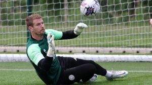 Alex Smithies stopper sin målmandskarriere.