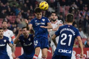 Athletic Bilbao sejrer over Sevilla og overhaler FC Barcelona i LaLiga.