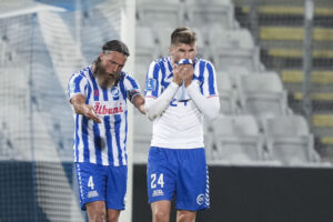 OBs Alen Mustafic græmmer sig efter en dårlig aktion