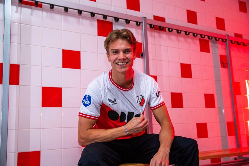 Niklas Vesterlund sidder for FC Utrecht