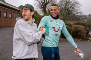 Tom Lockyer var tilbage på træningsanlægget i Luton Town.