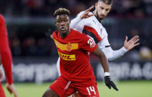 FCNs Osman i duel om bolden