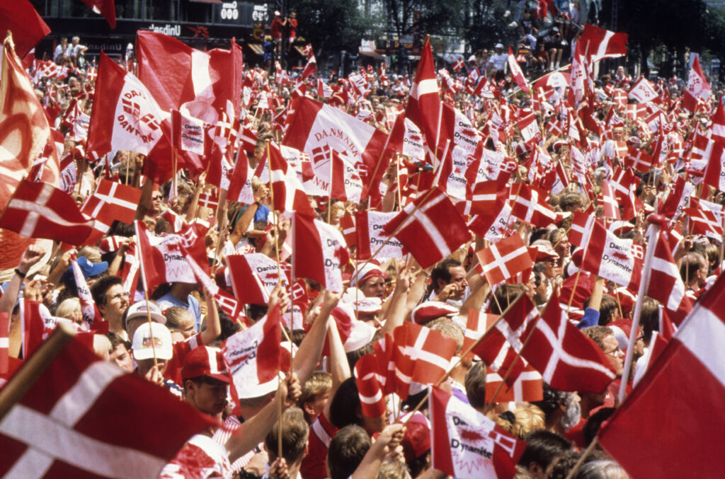 Fodboldlandsholdet hyldes på Københavns Rådhusplads efter sejren ved EM 1992 i Sverige.