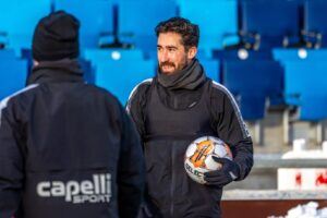 Frederik Holst træner med i HB Køge.