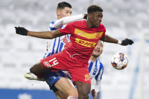 Ibrahim Osman i en duel for FC Nordsjælland