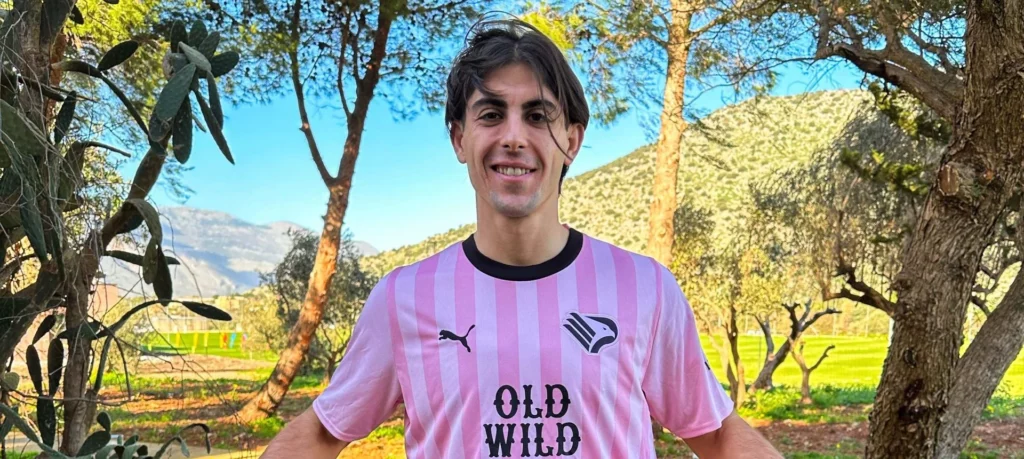 Ny spiller står iført Palermos trøje