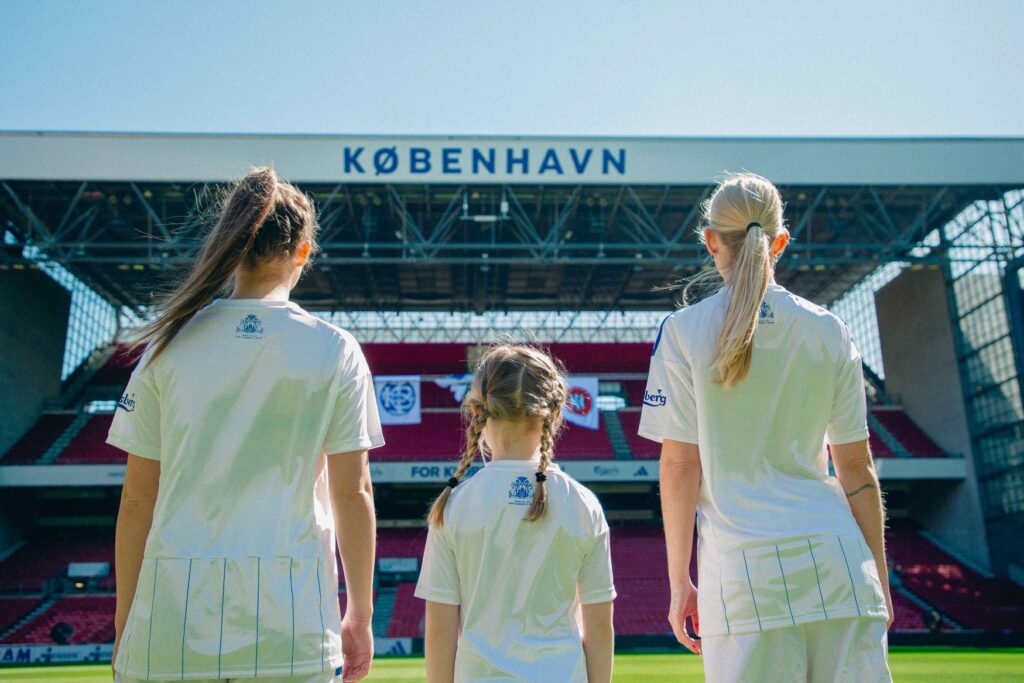 F.C. København afviser, at de er gået ind i kvindefodbold som følge af UEFA's regler.
