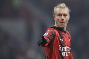 Danskerduel i Serie A, når AC Milan med Simon Kjær møder Victor Kristiansen og Bologna i Serie A.
