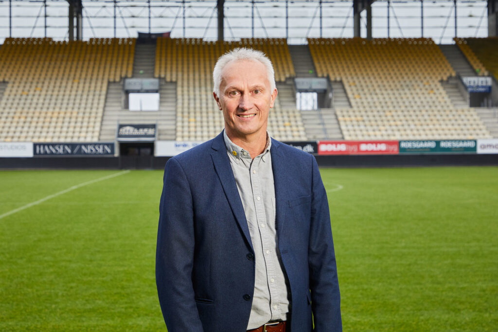 AC Horsens fyrer sportsdirektør Niels Erik Søndergård.