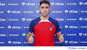 Atletico Madrid hneter Gabriel Paulista hos Valencia.