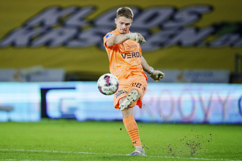 Alexander Nybo har i en alder af 28 år valgt at indstille sin karriere som professionel fodboldmålmand.