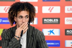 Hannibal Mejbri skulle angiveligt have været helt udelukket fra Sevillas trup ifølge manager Quique Sanchéz Flores, men nu er tuneseren alligevel med i truppen til LaLiga-opgøret mod Osasuna.