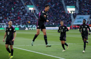 Kingsley Coman måtte lade sig udskifte efter bare 26 minutters fodbold, da han blev skadet i opgøret mod FC Augsburg.