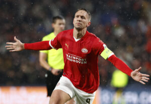 Luuk de Jong sparkede sig i top 10 over alletiders Æresdivisions-topscorere.