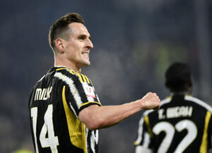 Milik jubler, efter han scorede hattrick i den italienske pokalturnering