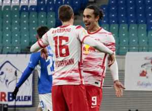 Leipzigs Lukas Klostermann jubler med Yussuf Poulsen