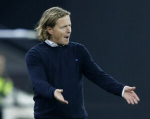 Bo Henriksen slår ud med armene i spidsen for FC Zürich