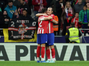 Caglar Soyuncu sammen med Jose Maria Gimenez for Atletico Madrid.