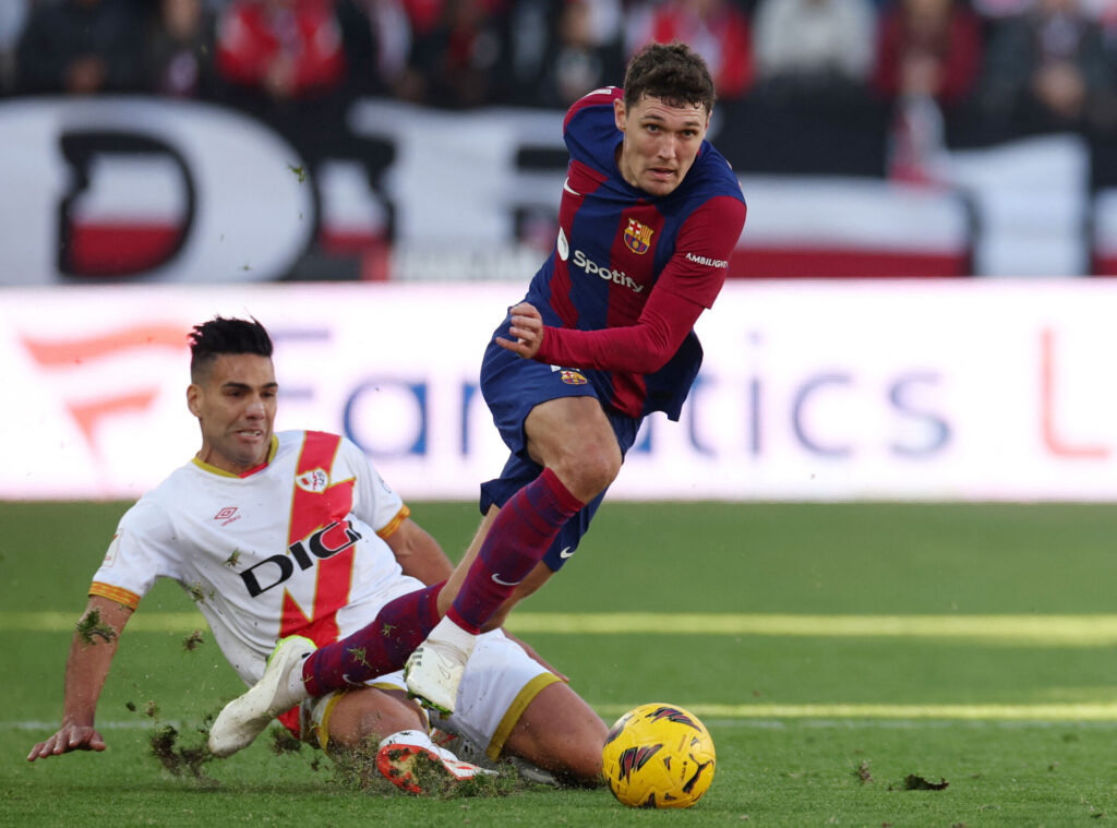 Andreas Christensen i aktion for FC Barcelona mod Rayo Vallecano i LaLiga.