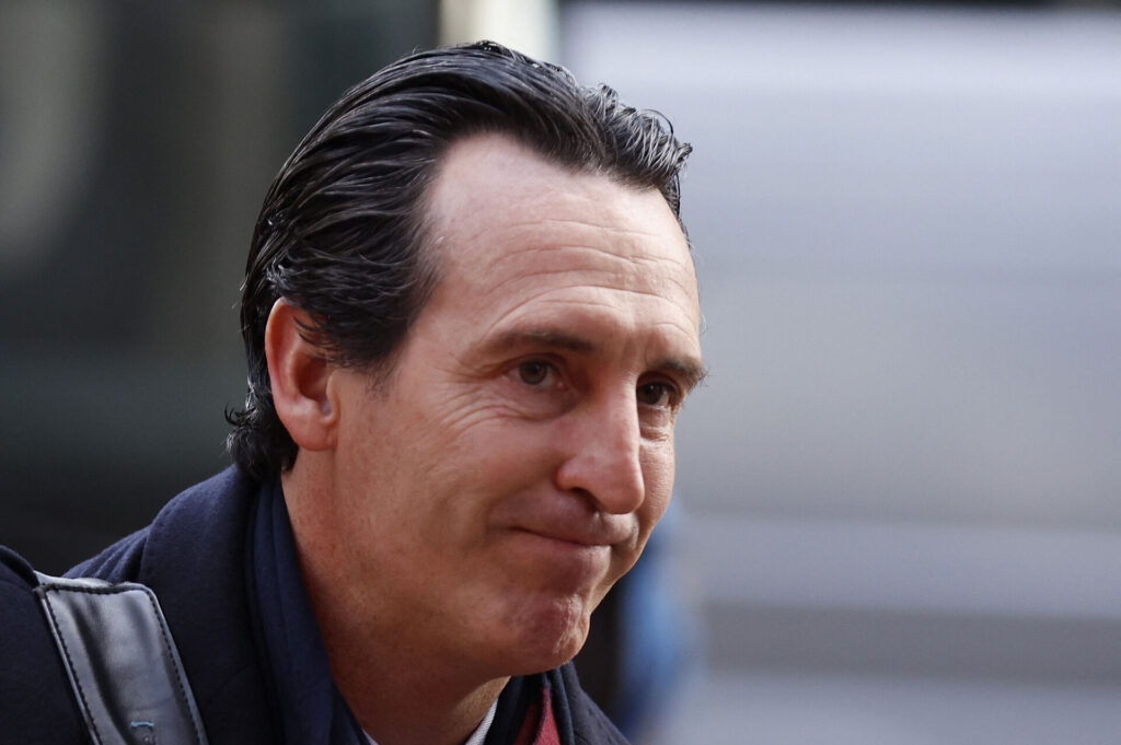 Unai Emery ankommer til kamp i Premier League for Aston Villa