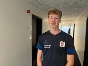 Uwe Rösler har planer om at bruge Tobias Bach som wingback i AGF.