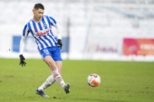 Tobias Slotsager brød igennem i OB og dansk fodbold i 2023. Han mener dog selv, at han stadigvæk blot er et barn.