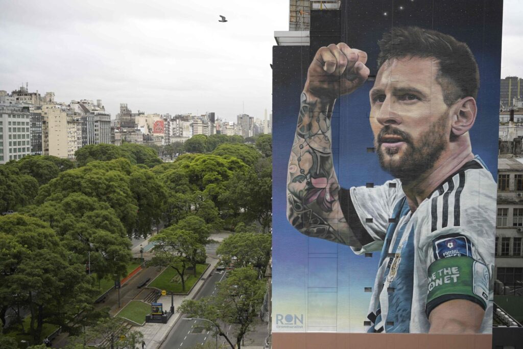 Den argentinske fodboldpræsident Claudio Tapia vil frede trøje nummer 10 på det argentinske landshold, når Lionel Messi går på pension